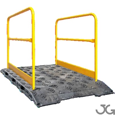 Pasarela de construcción para permitir a los peatones cruzar obras. Barandillas extraíbles: garantizan la seguridad de peatones y sillas de ruedas