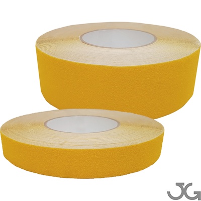Cinta antideslizante amarilla con base autoadhesiva adecuada para la aplicación en superficies lisas. Disponibles en medidas de 50mm x 18m y 25mm x 18m