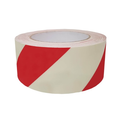 Rollo de cinta señalización adhesiva fotoluminiscente luminiscente serigrafiada en franjas oblicuas. Medidas: 50mm x 12,5m. Cintas oblicua roja, oblicua negra