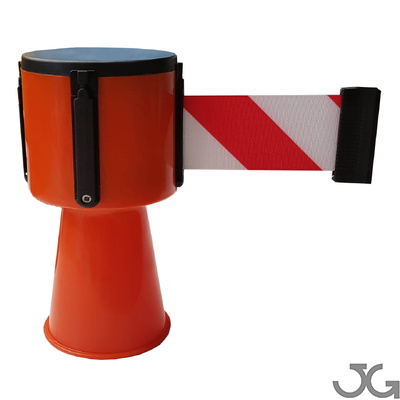 90304 Tensacone cinta extensible retráctil de 5m para conos Tensacone con cinta roja y blanca extensiva retráctil para conos. Medidas: 5 cm x 5 m. Sistemas de barrera de cinta retráctil. Diseñado para adaptarse a conos de tráfico estándar