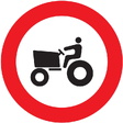 R-111 Entrada prohibida a vehículos agrícolas de motor