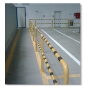 Barandilla metálica o protección de arco lineal para interior de recintos