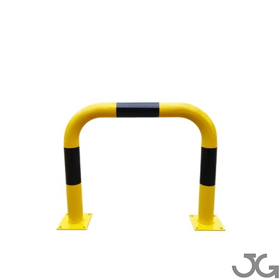 Barandilla metálica o protección de arco lineal para interior de recintos Barandilla metálica (fabricada en acero) o protección de arco lineal para interior de recintos, lacado al horno en amarillo y franjas en vinilo negro. Diámetro: 76 mm. Bolardo protector de personas