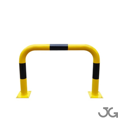 Barandilla metálica o protección de arco lineal para interior de recintos Barandilla metálica (fabricada en acero) o protección de arco lineal para interior de recintos, lacado al horno en amarillo y franjas en vinilo negro. Diámetro: 76 mm. Bolardo protector de personas