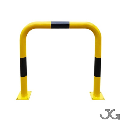 Barandilla metálica o protección de arco lineal para interior de recintos Barandilla metálica (fabricada en acero) o protección de arco lineal para interior de recintos, lacado al horno en amarillo y franjas en vinilo negro. Diámetro: 76 mm. Bolardo protector de personas