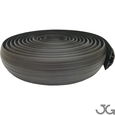 Protector de cables de PVC negro flexible