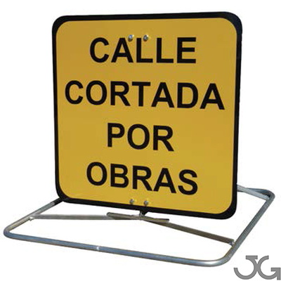 Se fijan fácilmente sobre cualquier tipo de cono de 50 y 75cm del mercado. Fabricadas en resistente poliestireno tienen cierta flexibilidad para evitar roturas con el roce de los vehículos. Ocupan muy poco espacio cuando están almacenadas. No sobre