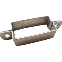 Soportes, abrazaderas y desplazadores para señales  Abrazadera rectangular galvanizada para postes rectangulares